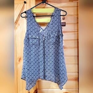 Studio Y ladies top, size Medium